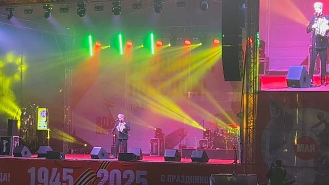 На центральной площади - Виктор Сорокин.9.05.2025