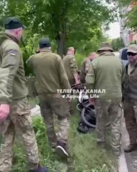Мосфильм, г. Харьков. Опять велосипедиста упаковывают...