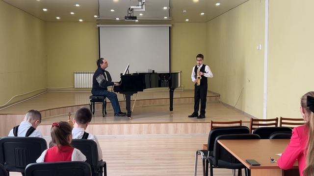 М.П.Мусоргский "Старый замок"- Критский Вениамин,9 лет