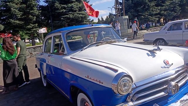 Выставка-парад ретро -автомобилей. Нальчик, Площадь Абхазии, 09.05.2025