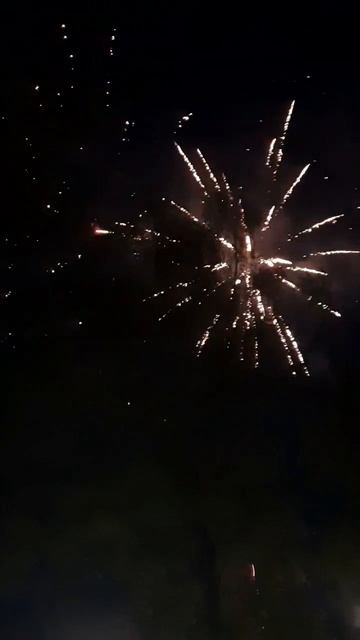 И, конечно, праздничный фейрверк 🎉