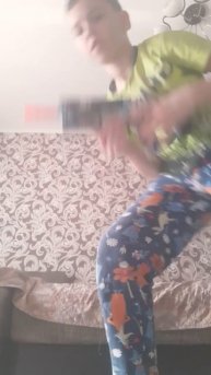 бабушка заставляет нас есть
