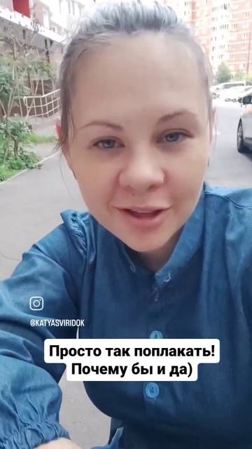 После родов хочется плакать просто так. По-моему это и
