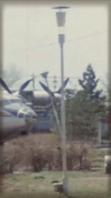 Памятник Ан-10А СССР-11212 в Омске