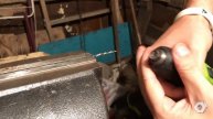 Показываю, как ровно просверлить болт насквозь, чтобы не задеть резьбу
