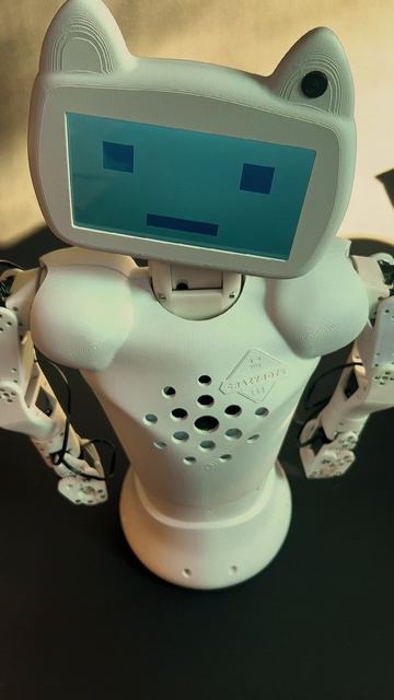Никто не устоит перед пушистым допроса робота Chatty компании CRAZYBOTS