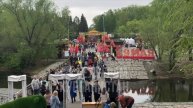 Вот такая толпа курганцев прямо сейчас в ЦПКиО 9.05.2025