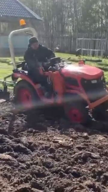 Монстр пахоты! KUBOTA T-344