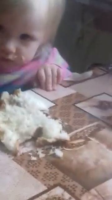 Как правильно кушать булочку