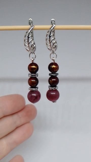 Серьги с гранатом  и серебреными швензами листочка #гр