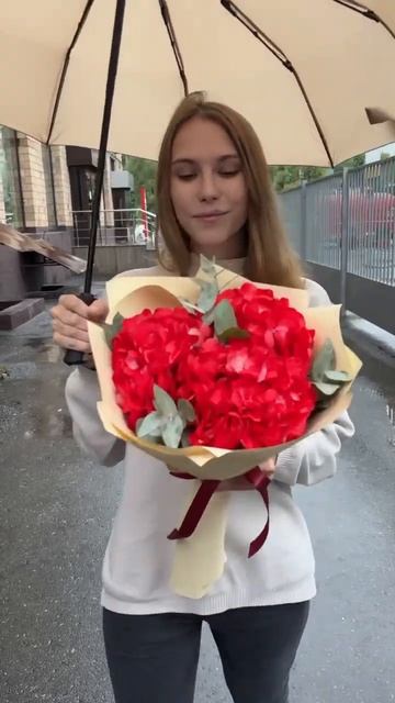 3 красные гортензии с эвкалиптом #цветымосква