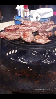 Как жарят мясо. Все видали? Так смотрите как это правильно делают