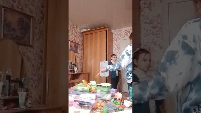 странное видео один