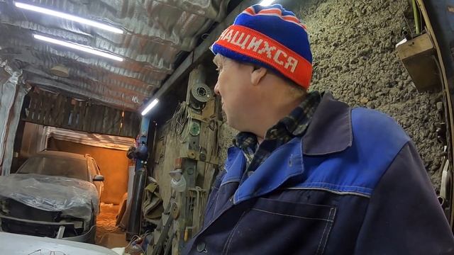 Пескрструй, капот, смываем крыло.