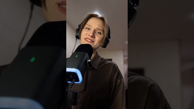 «Ах, эти тучи в голубом» песня из кинофильма «Московская сага» в исполнении Анны Ахмеровой