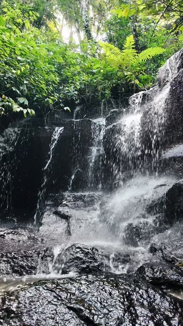 маленький водопад
