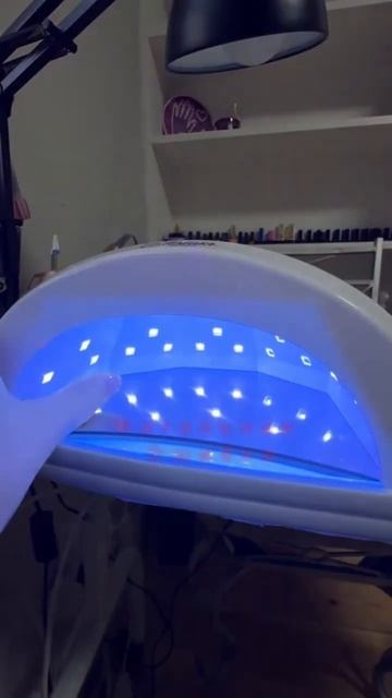 Как нельзя сушить ногти в лампе 🤭 #nails #nailart #смешныеви?