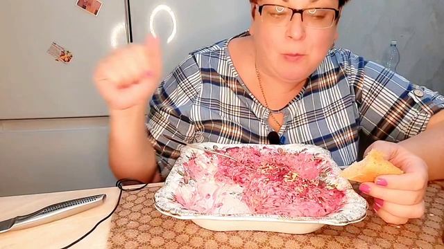 Её надо доедать/Селедка под шубой и чаек с Козинаками😉/Наконец,забрала ложки😉/Мукбанг