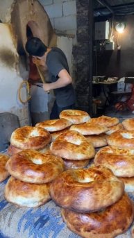 Пошли нам хлеба с маслом боже и если есть икра то тоже..