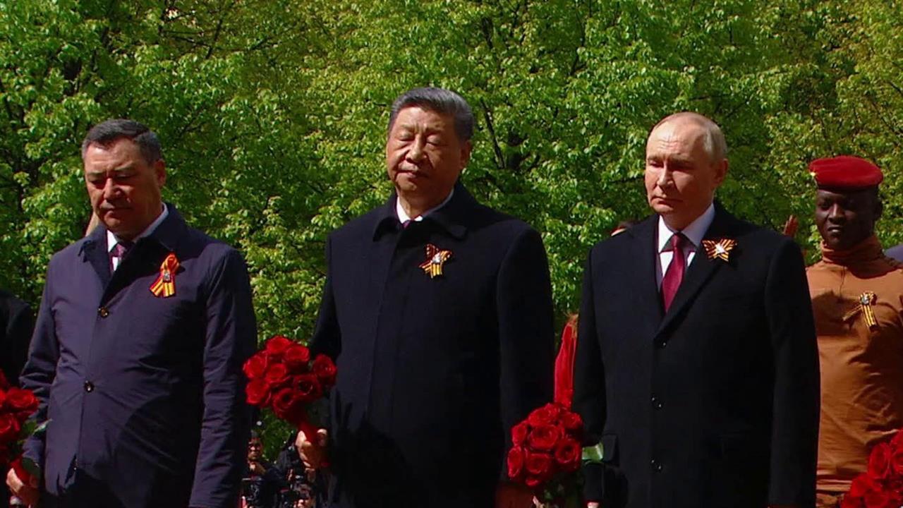 Владимир Путин и зарубежные гости почтили память павших героев у Могилы Неизвестного солдата