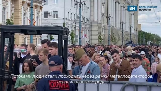 Огромные очереди сопровождают воронежцев при входе на проспект Революции