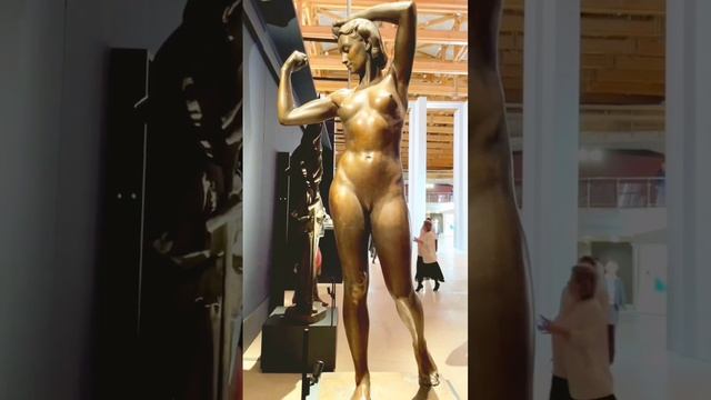 Богиня "Атлетика". Советская античность в искусстве соцреализма.