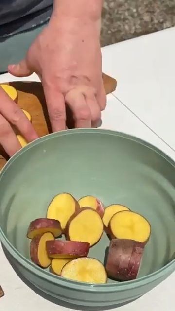 Запекаем картошку с беконом на мангале! #рецепт #Ферма?