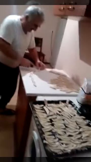 Ихрек ЖЕНА заставила мужа Хинкал готовит