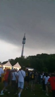 Удар молнии в телебашню в Дортмунде (Германия, 29.06.2024).
