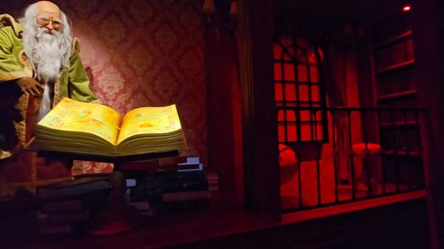 Развлечения на острове Винперл Vinperl, кинотеатр с полным обзором, библиотека с лодкой в подземелье