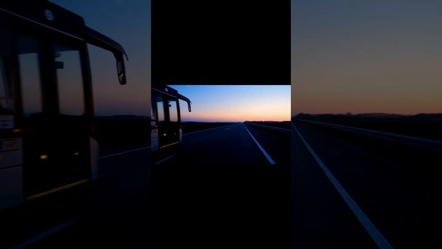 Тёмные улицы, последний автобус и билет в новый день. 🚌🌌🌅"
#ночныедороги #новыйрассвет #поездка
