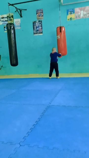 Учу сына быть сильным #shorts #short #sports #kids #kidssports #recommended #ре