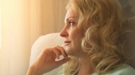 Жена спряталась, чтобы сделать мужу сюрприз. Но услыша