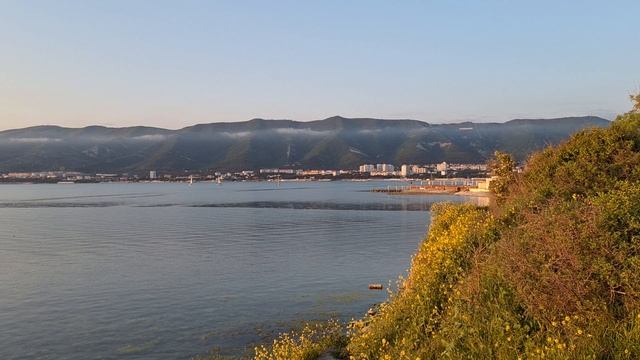 Выехал прокатиться на велосипеде на набережную Геленджика.