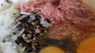 Гренки с мясным фаршем и шампиньонами