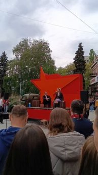 Концерт с частушками у памятника Никитину в Воронеже