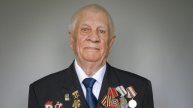 Сын госпиталя. В 12 лет ушел на войну со своими братьями.