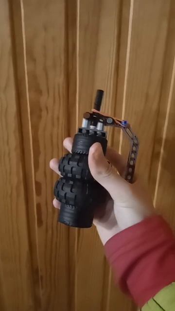 Игрушечная граната из лего.
