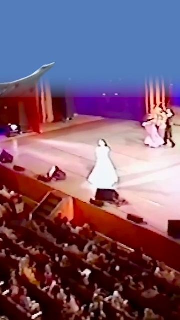 «Майский вальс» ( Весна 45 года ). Исполняет Анна Шестернина. Архивная запись 2005 года.