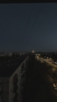 Смотрю на салют в День Победы из своего окна