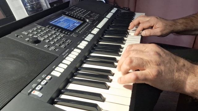 Клён. Ямаха ПСР С950.