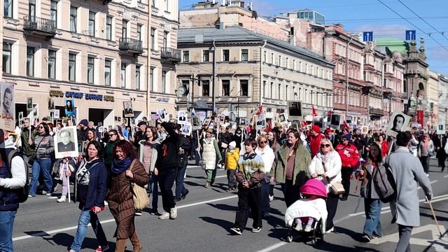 Бессмертный полк на Невском проспекте. Пятница, 9 мая 2025 г