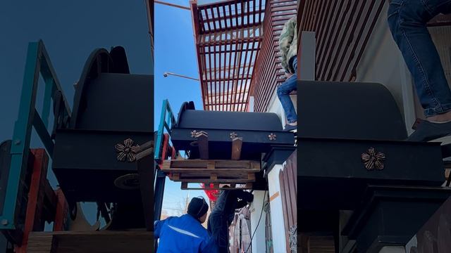Кованый козырек для музея автомобилей!