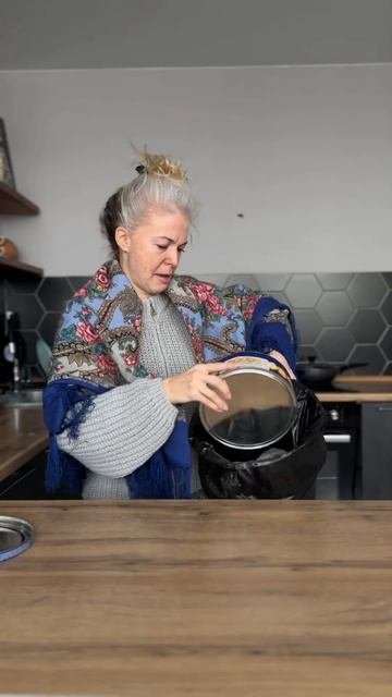 Откуда все бабки мира это знают? У них есть свой чат?