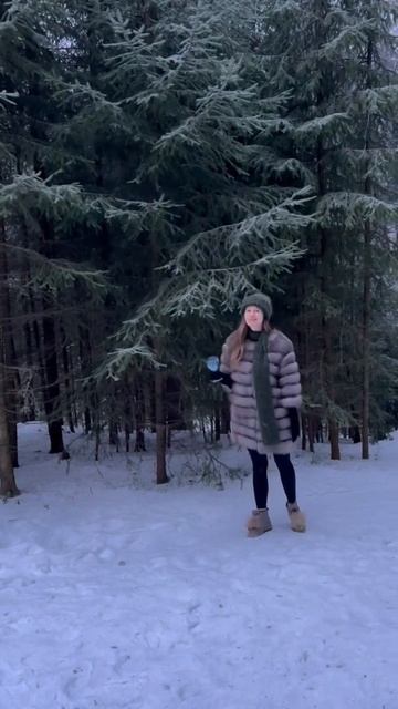 В тёмно-синем лесу, где трепещут осины
