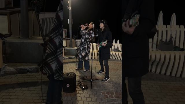Спела на набережной песню Лилии Михаила Гребенщикова