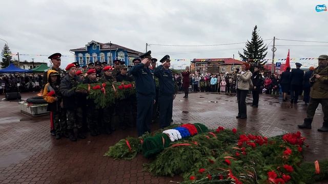 Возложение цветов в сквере Победы в Таре (09.05.2025)