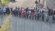 Жители эстонской Нарвы через границу смотрели концерт 9 мая, проходивший в Ивангороде
