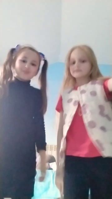 лучшая подруга со мной и косметика у неё тоже есть😁😁