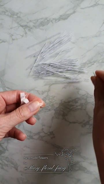 Начало нового букета. Все догадались, какие цветы я де?